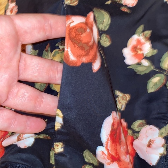 Kensie Reversible Puffer Vest Floral and Solid Navy - Picture 4 of 5